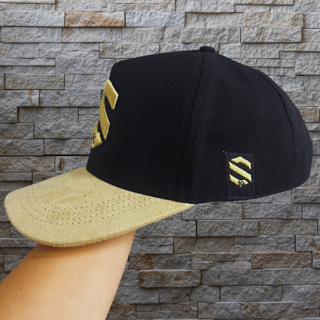 Boné Americano Logo S Grande bordada Cor:Preto/bege