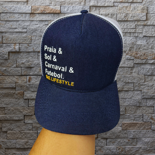 Boné Trucker Praia e Sol e Carnaval e Futebol Cor:Jeans