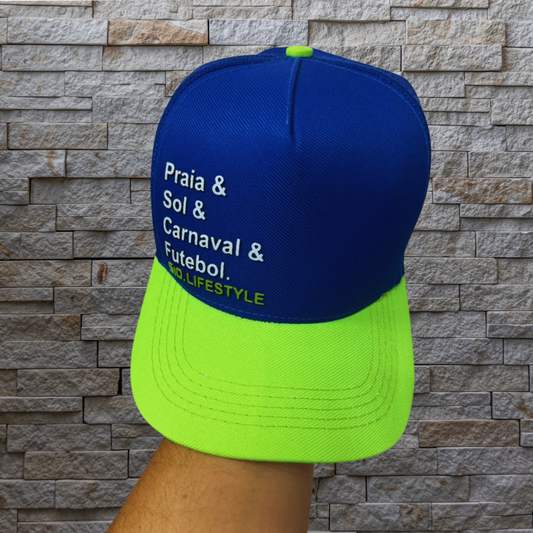 Boné Trucker Praia e Sol e Carnaval e Futebol Cor:Azul