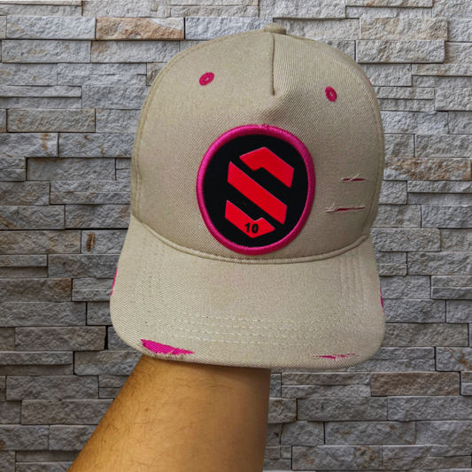 Boné Americano destroyed Logo S aplique bege e rosa
