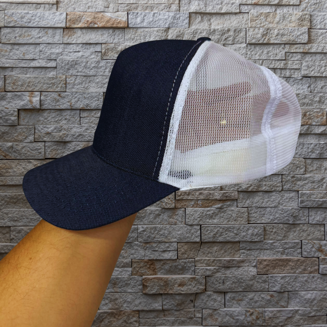 Boné Trucker Praia e Sol e Carnaval e Futebol Cor:Jeans
