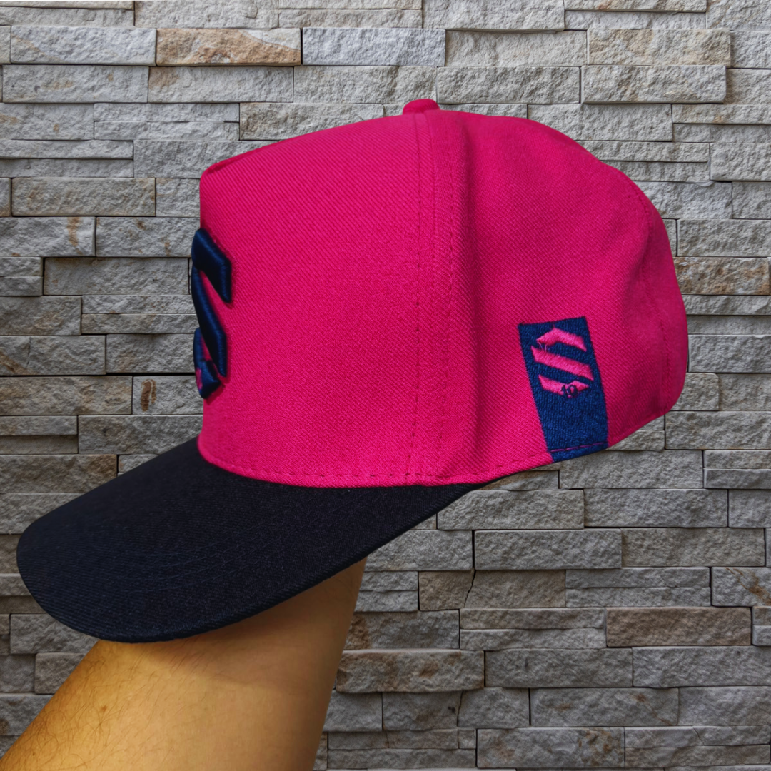 Boné Americano Logo S Grande bordada Cor:Pink/Marinho