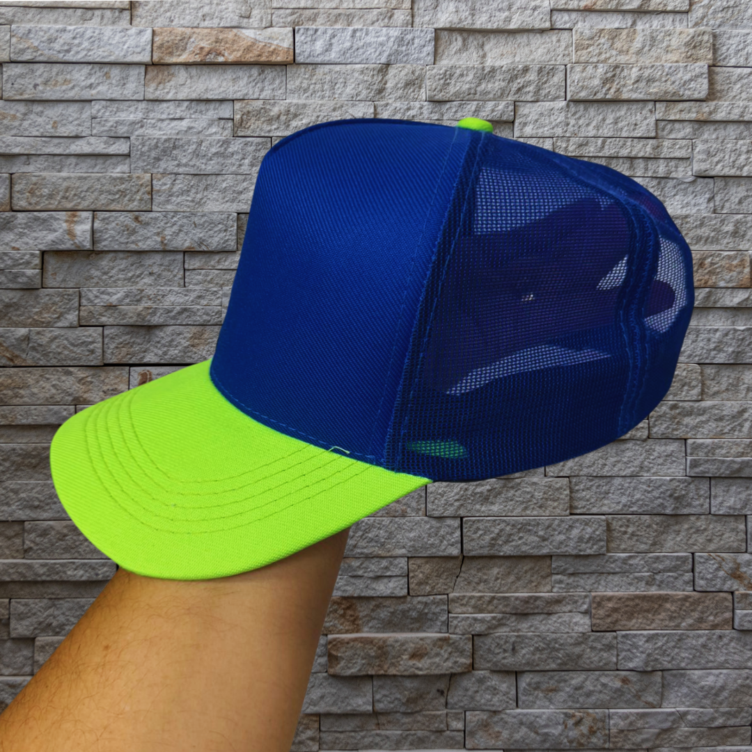 Boné Trucker Praia e Sol e Carnaval e Futebol Cor:Azul